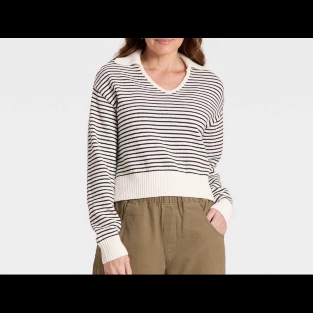 Universal thread Striped V-Neck Sweater - Black and White